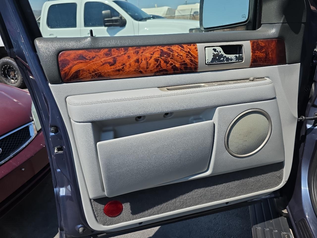 Lincoln Navigator 4dr 4WD Ultimate 2004