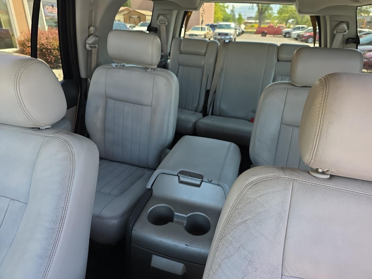 Lincoln Navigator 4dr 4WD Ultimate 2004