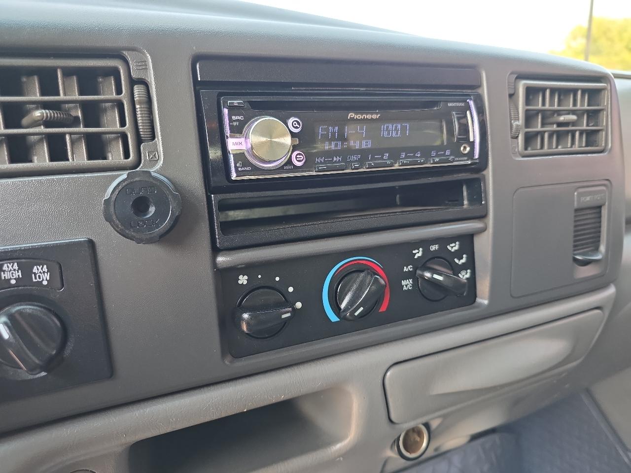 Ford Super Duty F-350 SRW Crew Cab 156" XLT 4WD 2003
