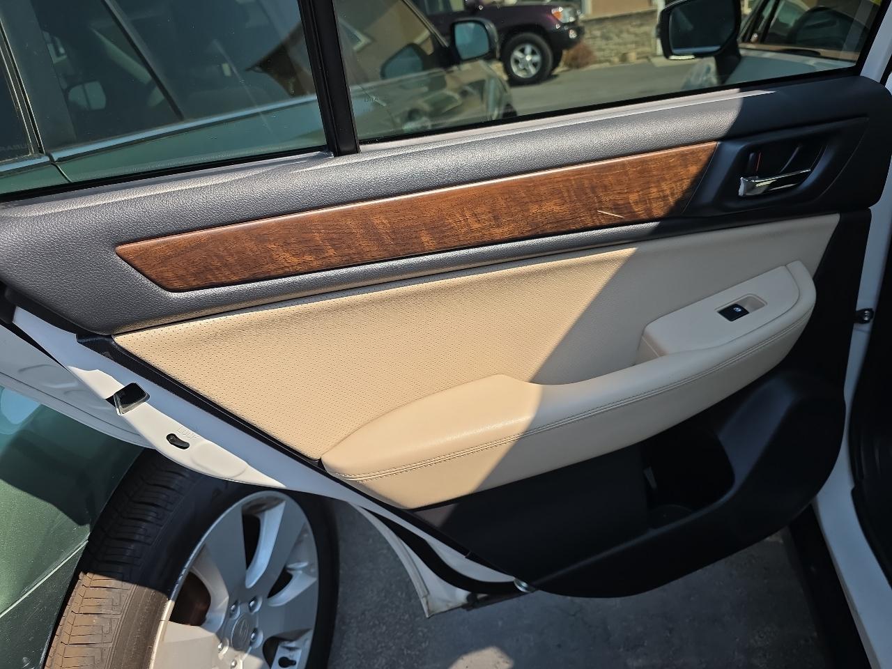 Subaru Outback 4dr Wgn 3.6R Limited 2015