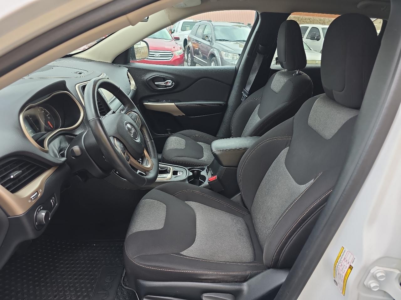 Jeep Cherokee Altitude FWD *Ltd Avail* 2017