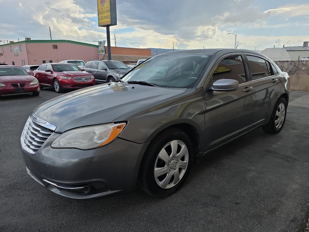 Chrysler 200 4dr Sdn LX 2012