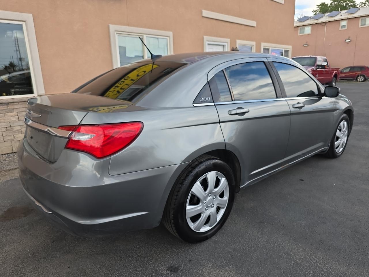 Chrysler 200 4dr Sdn LX 2012