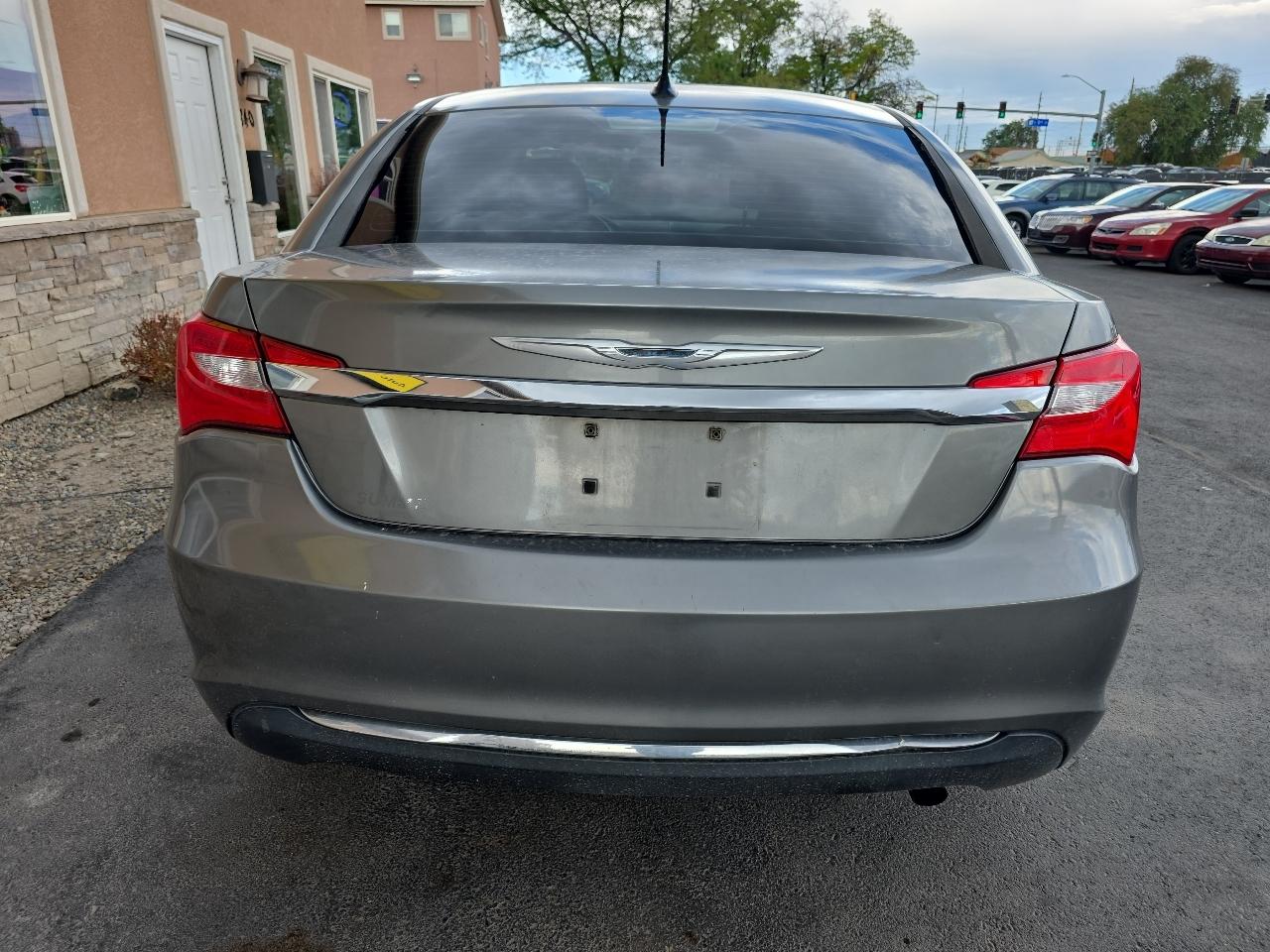 Chrysler 200 4dr Sdn LX 2012
