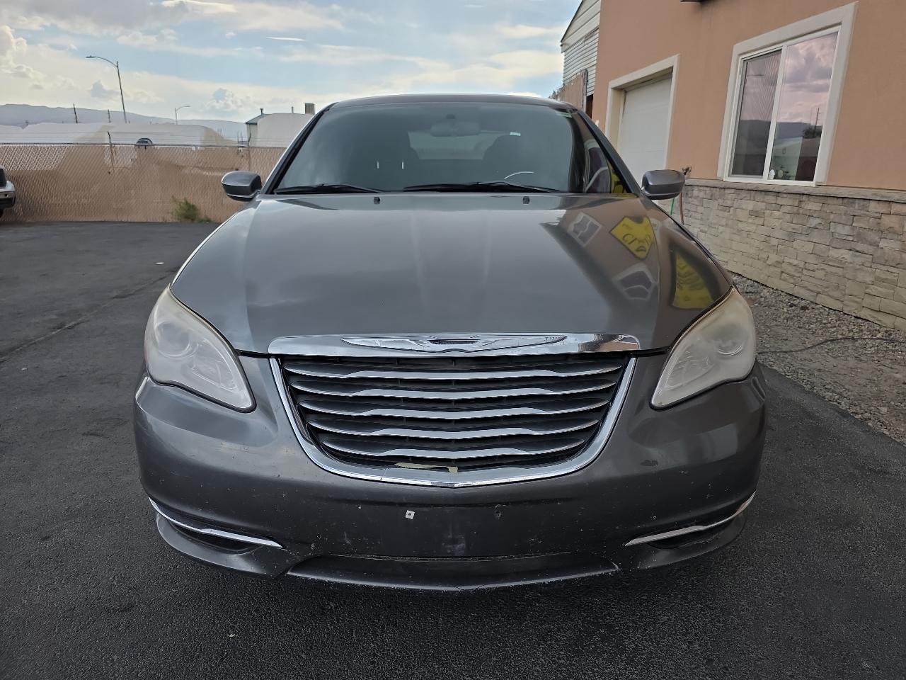Chrysler 200 4dr Sdn LX 2012
