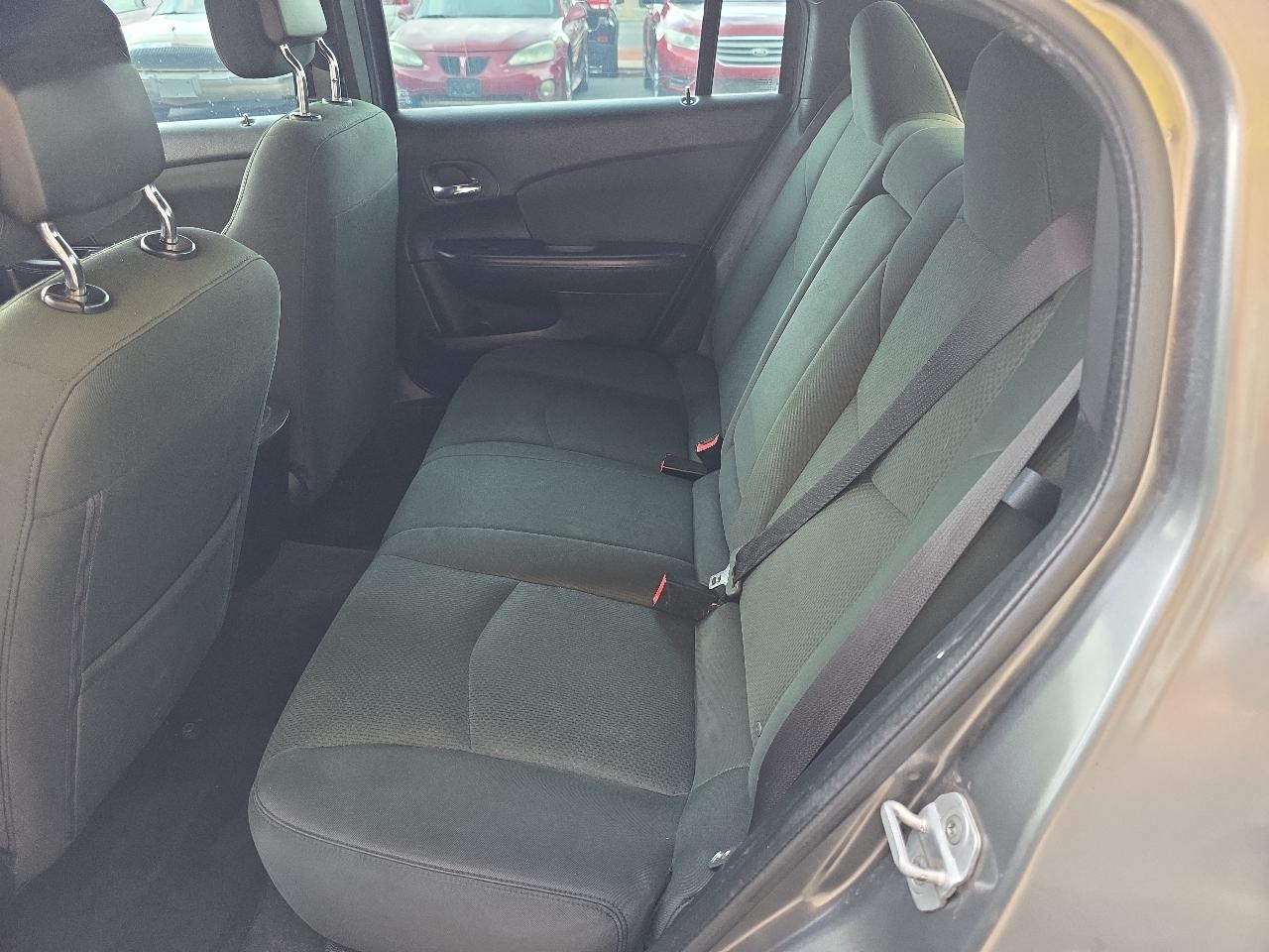 Chrysler 200 4dr Sdn LX 2012