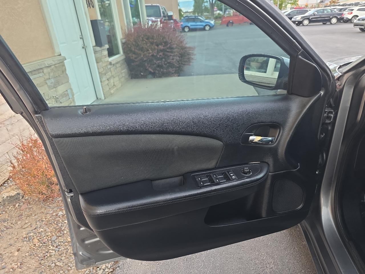 Chrysler 200 4dr Sdn LX 2012