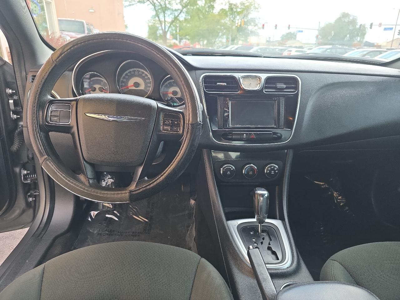 Chrysler 200 4dr Sdn LX 2012