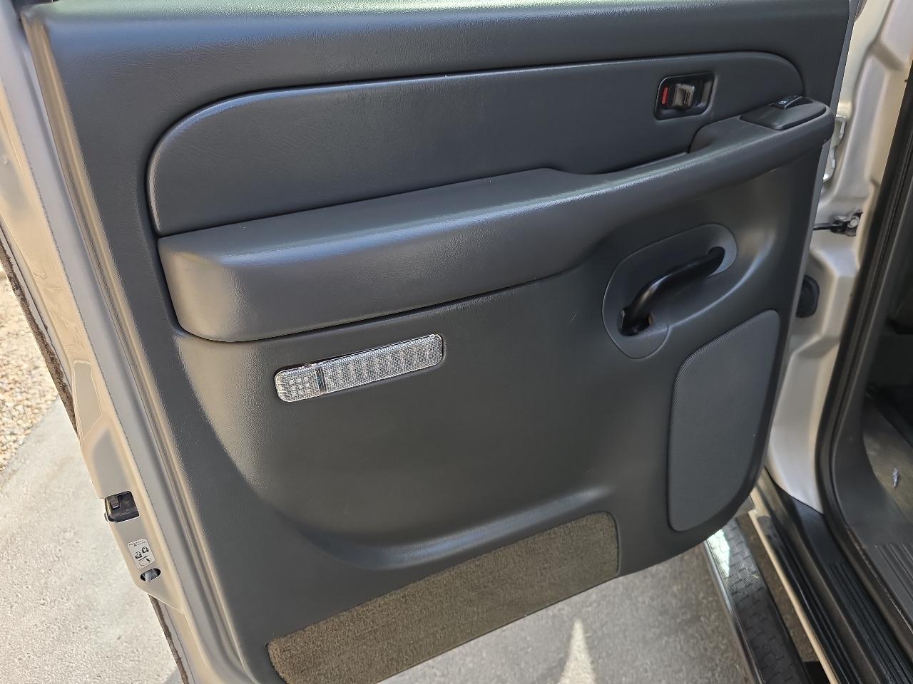 Chevrolet Avalanche 1500 5dr Crew Cab 130" WB 4WD Z71 2004