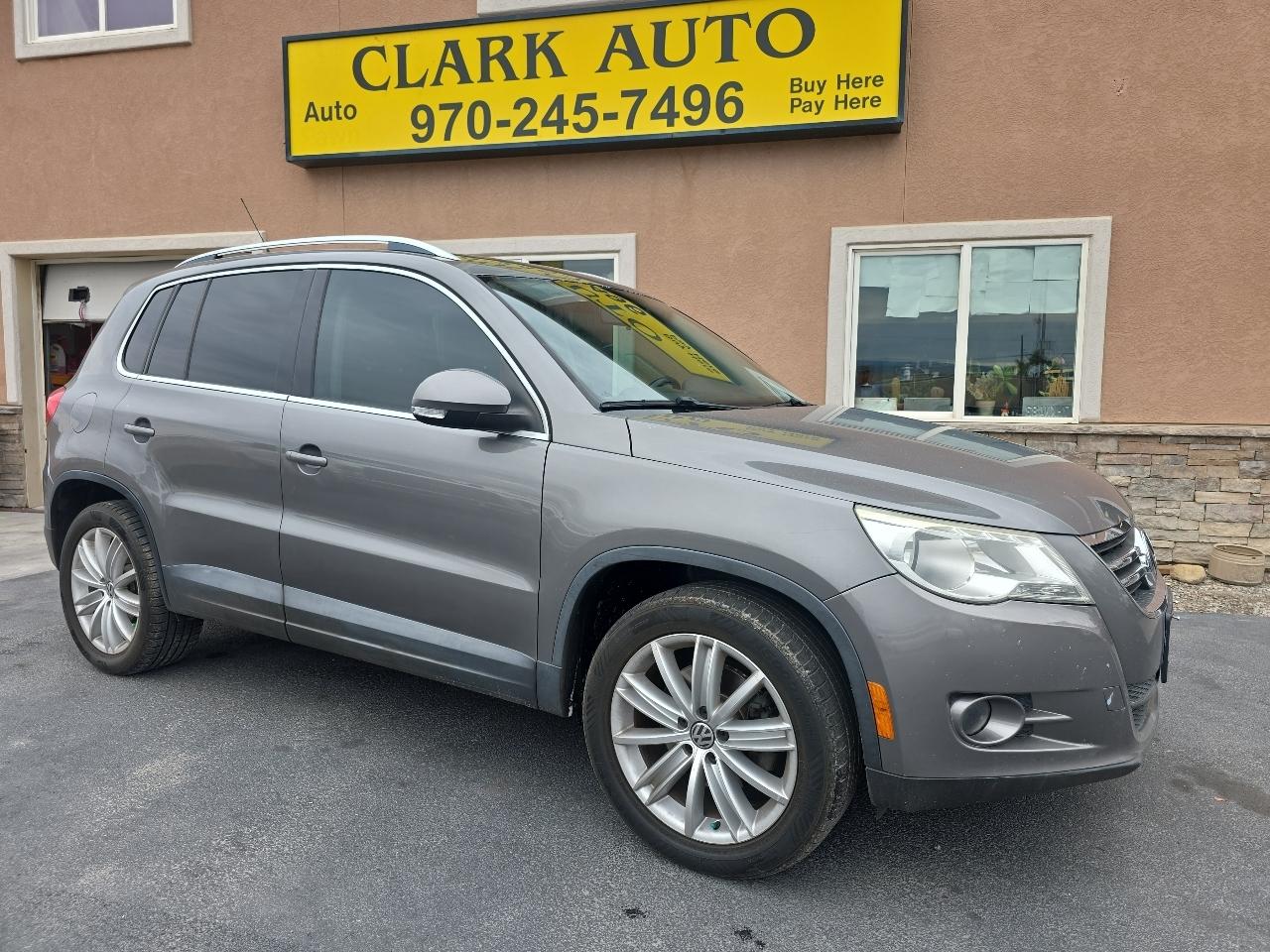 Volkswagen Tiguan 2WD 4dr SE w/Sunroof & Navi 2011