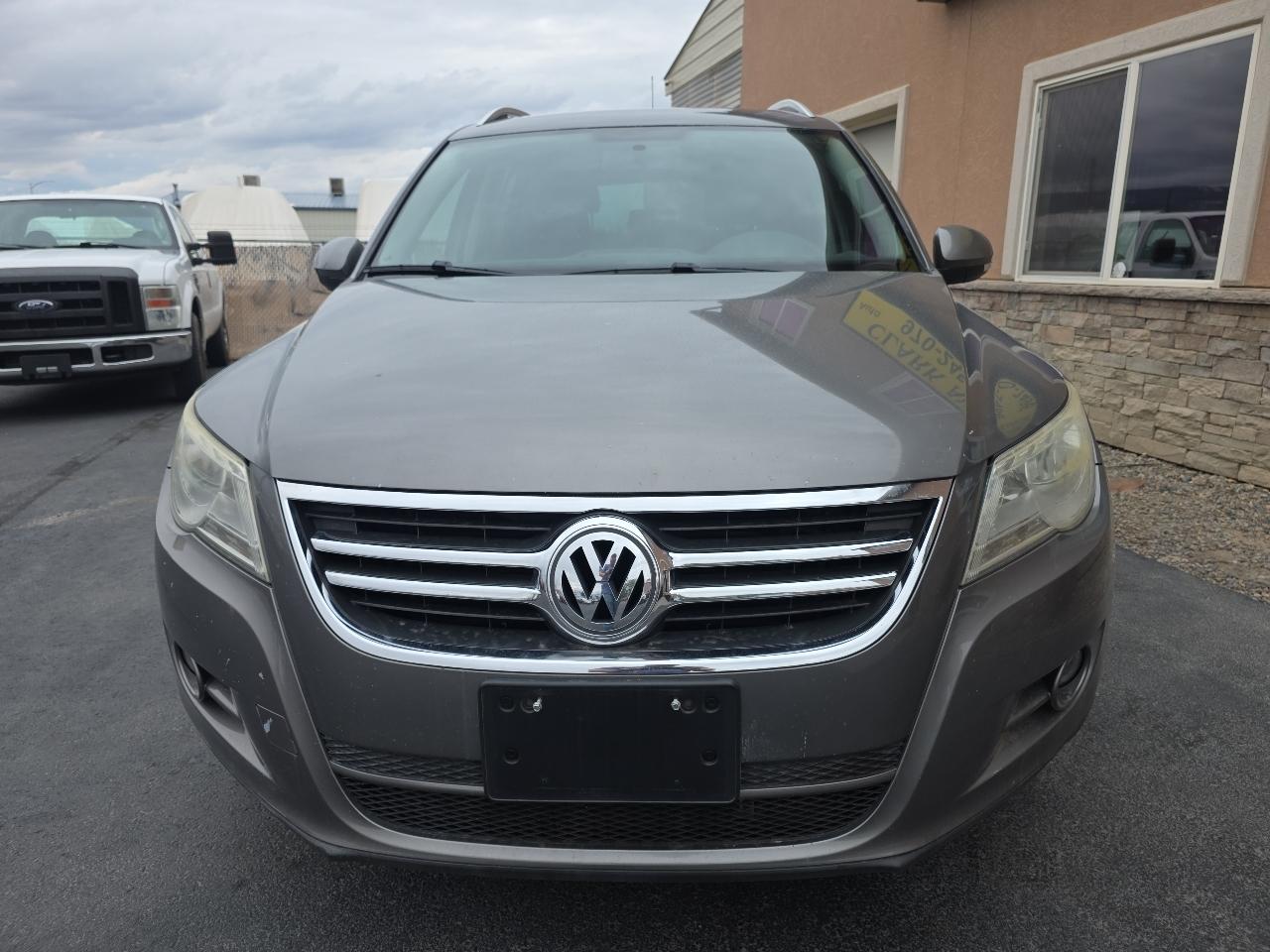 Volkswagen Tiguan 2WD 4dr SE w/Sunroof & Navi 2011