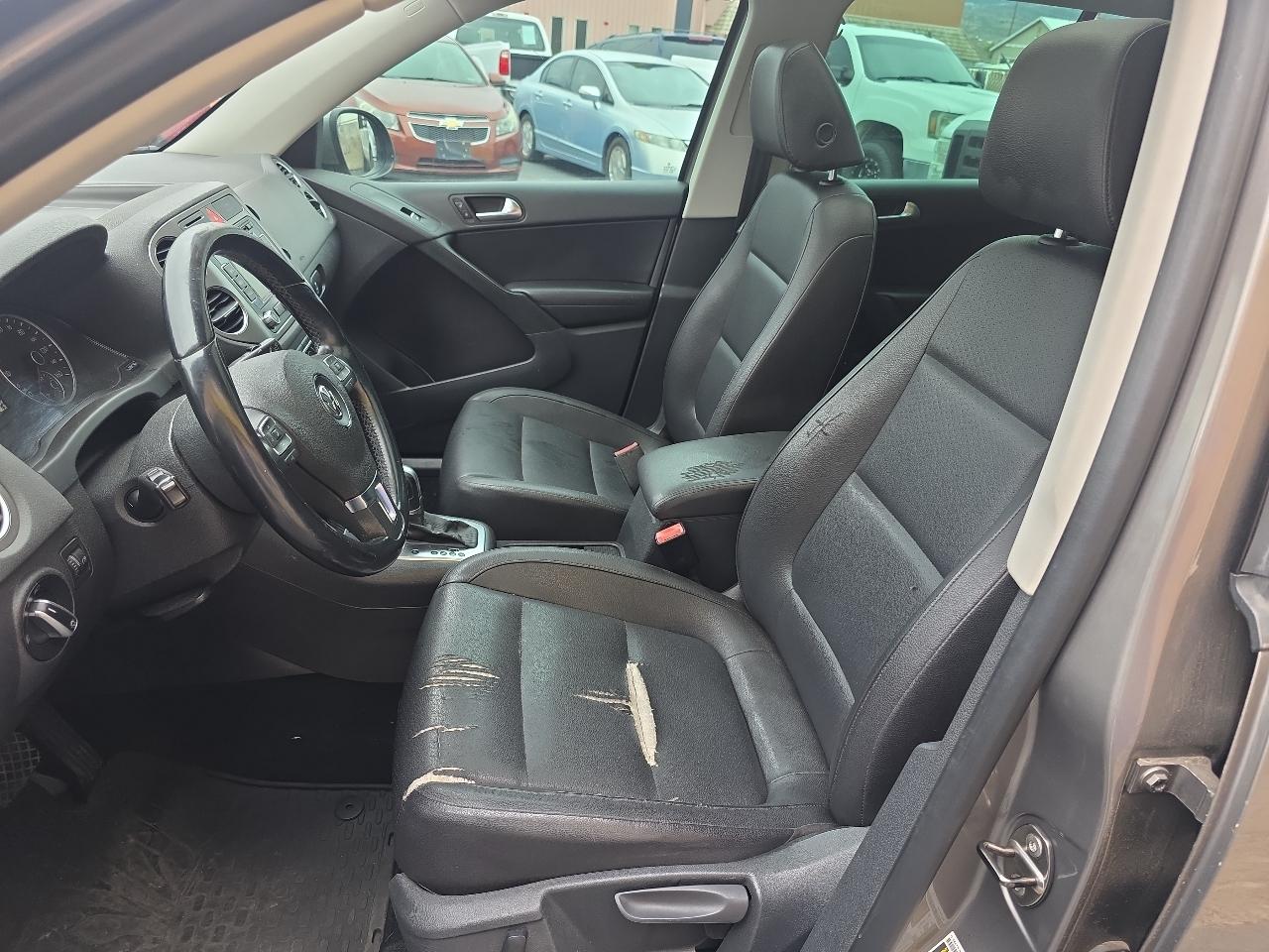 Volkswagen Tiguan 2WD 4dr SE w/Sunroof & Navi 2011