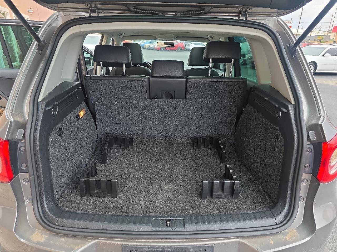Volkswagen Tiguan 2WD 4dr SE w/Sunroof & Navi 2011