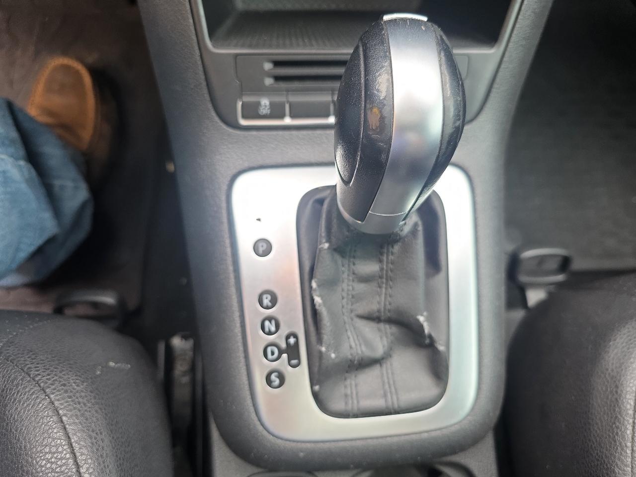 Volkswagen Tiguan 2WD 4dr SE w/Sunroof & Navi 2011