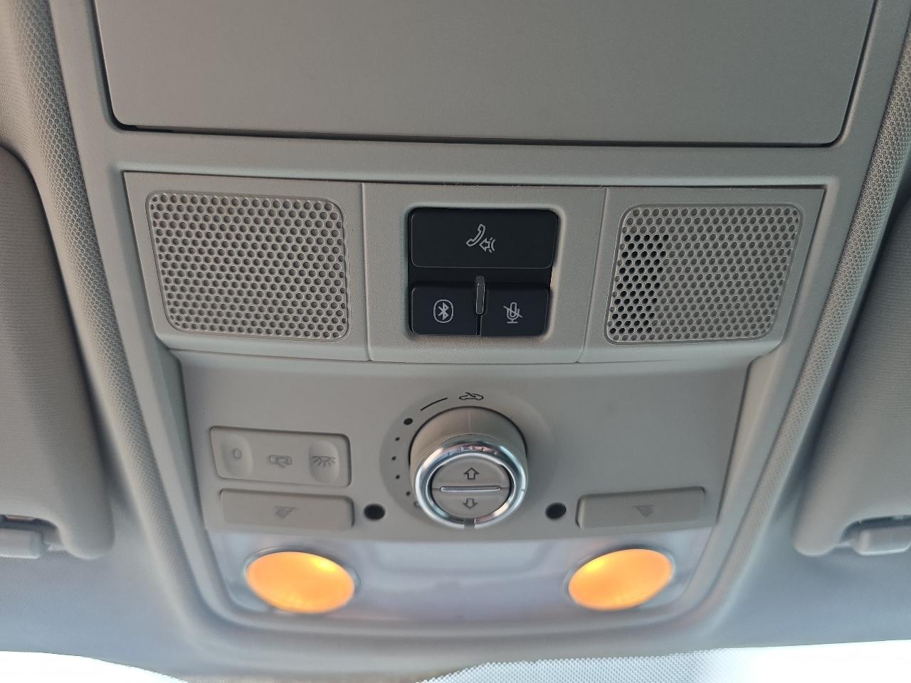 Volkswagen Tiguan 2WD 4dr SE w/Sunroof & Navi 2011