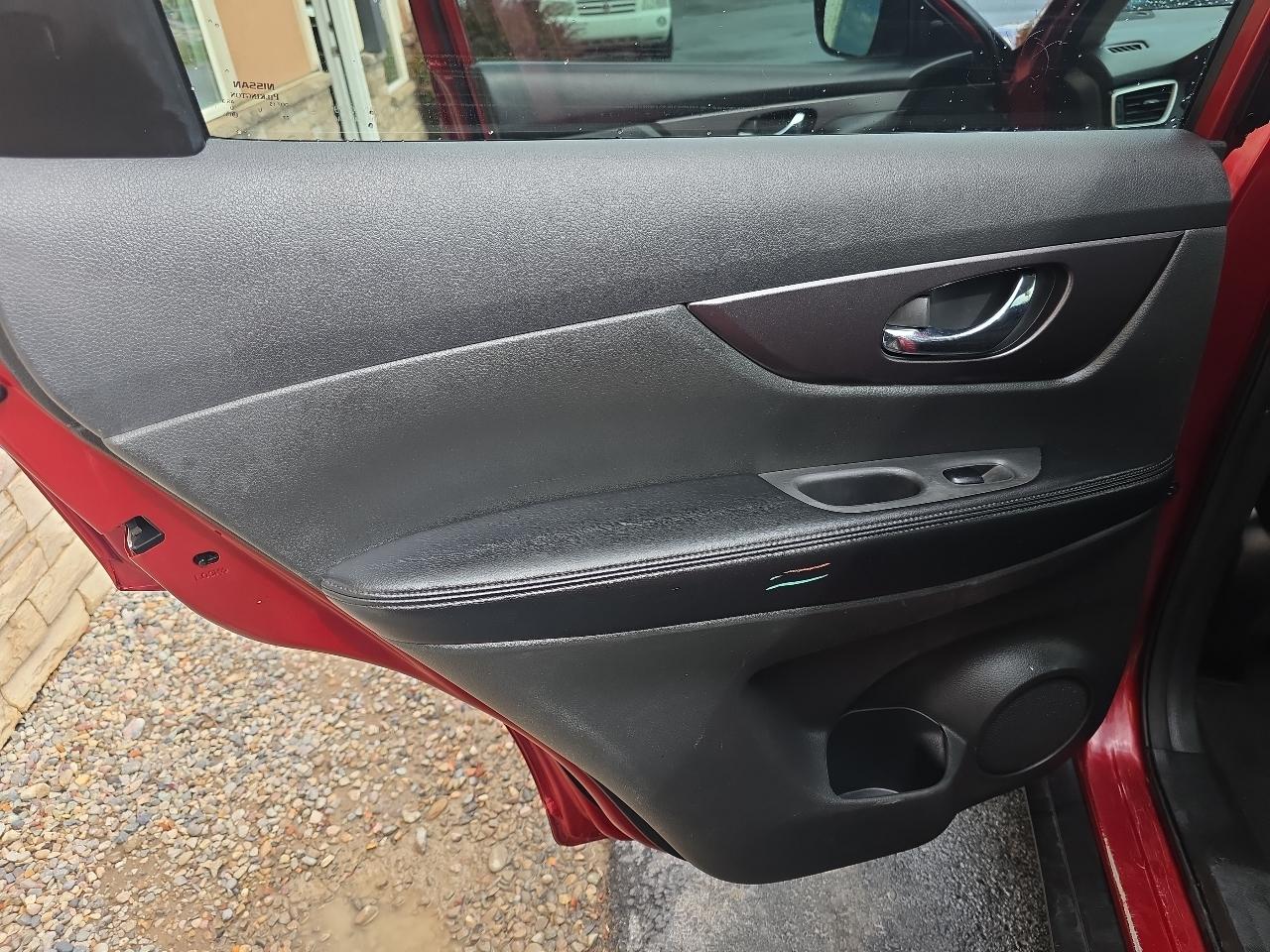 Nissan Rogue AWD 4dr SV 2016