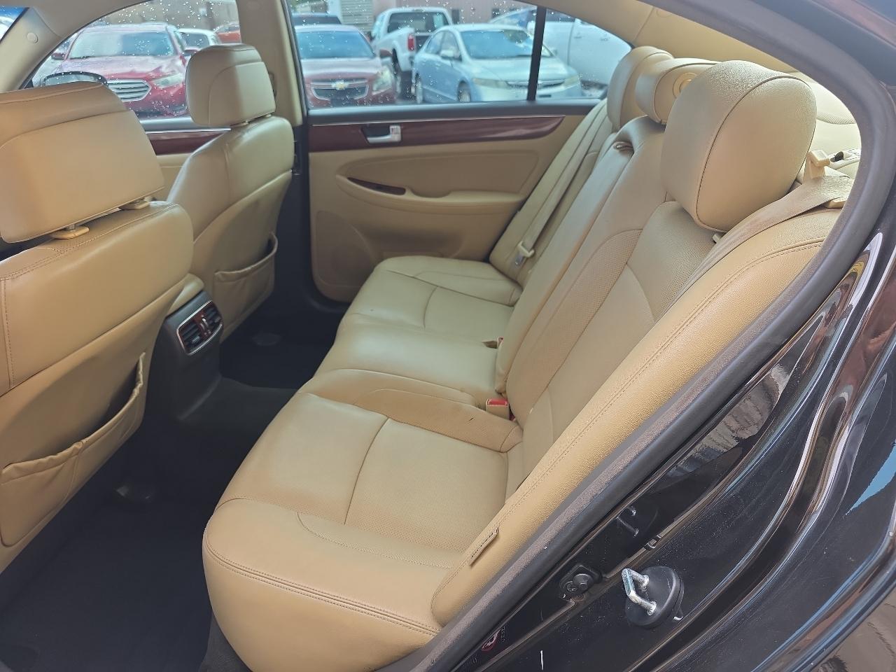 Hyundai Genesis 4dr Sdn V6 3.8L 2014
