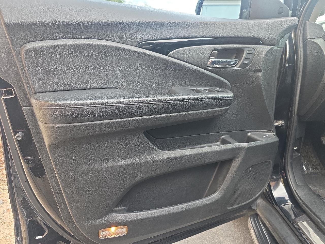 Honda Pilot AWD 4dr Elite w/RES & Navi 2016