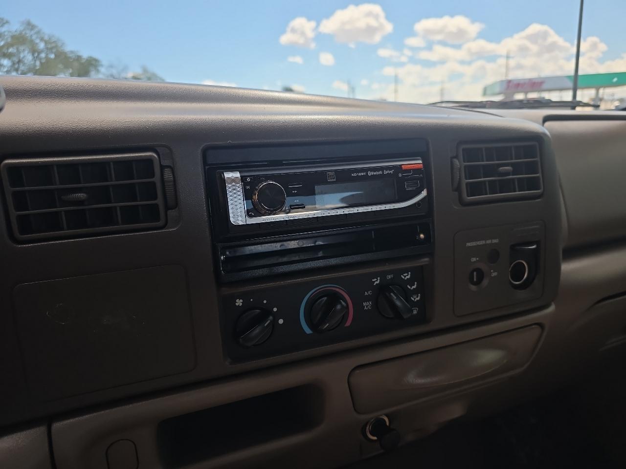 Ford Super Duty F-250 Supercab 142" XLT 4WD 2002