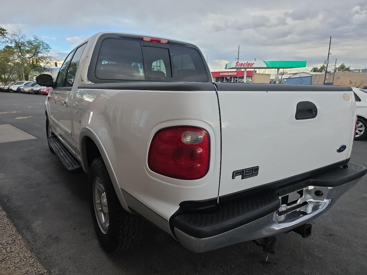 Ford F-150 SuperCrew Crew Cab 139" Lariat 4WD 2001