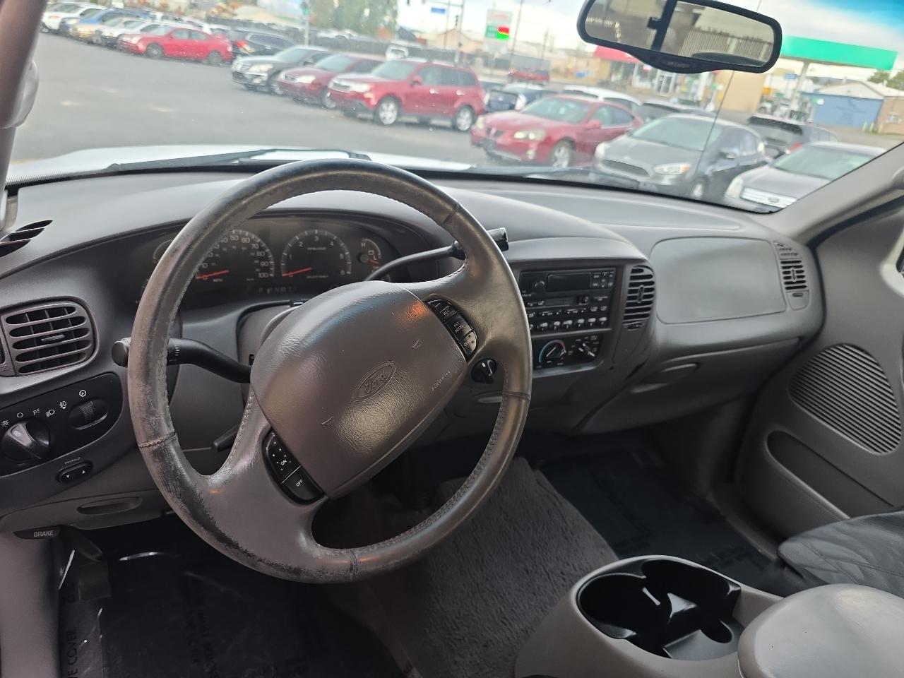 Ford F-150 SuperCrew Crew Cab 139" Lariat 4WD 2001