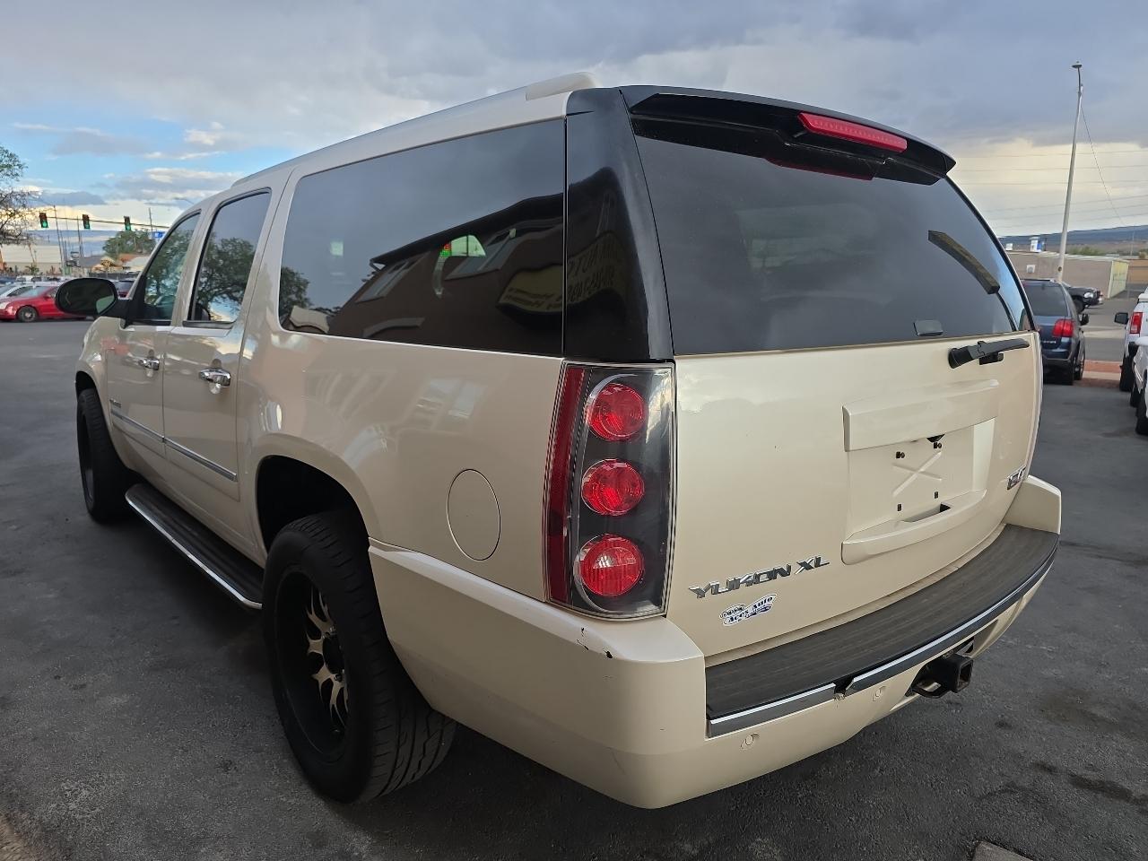 GMC Yukon XL AWD 4dr Denali 2014