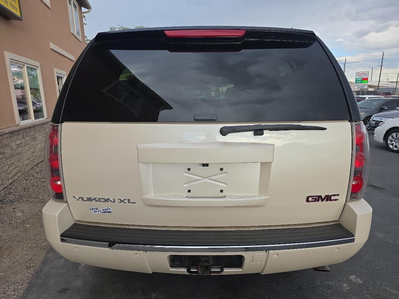 GMC Yukon XL AWD 4dr Denali 2014