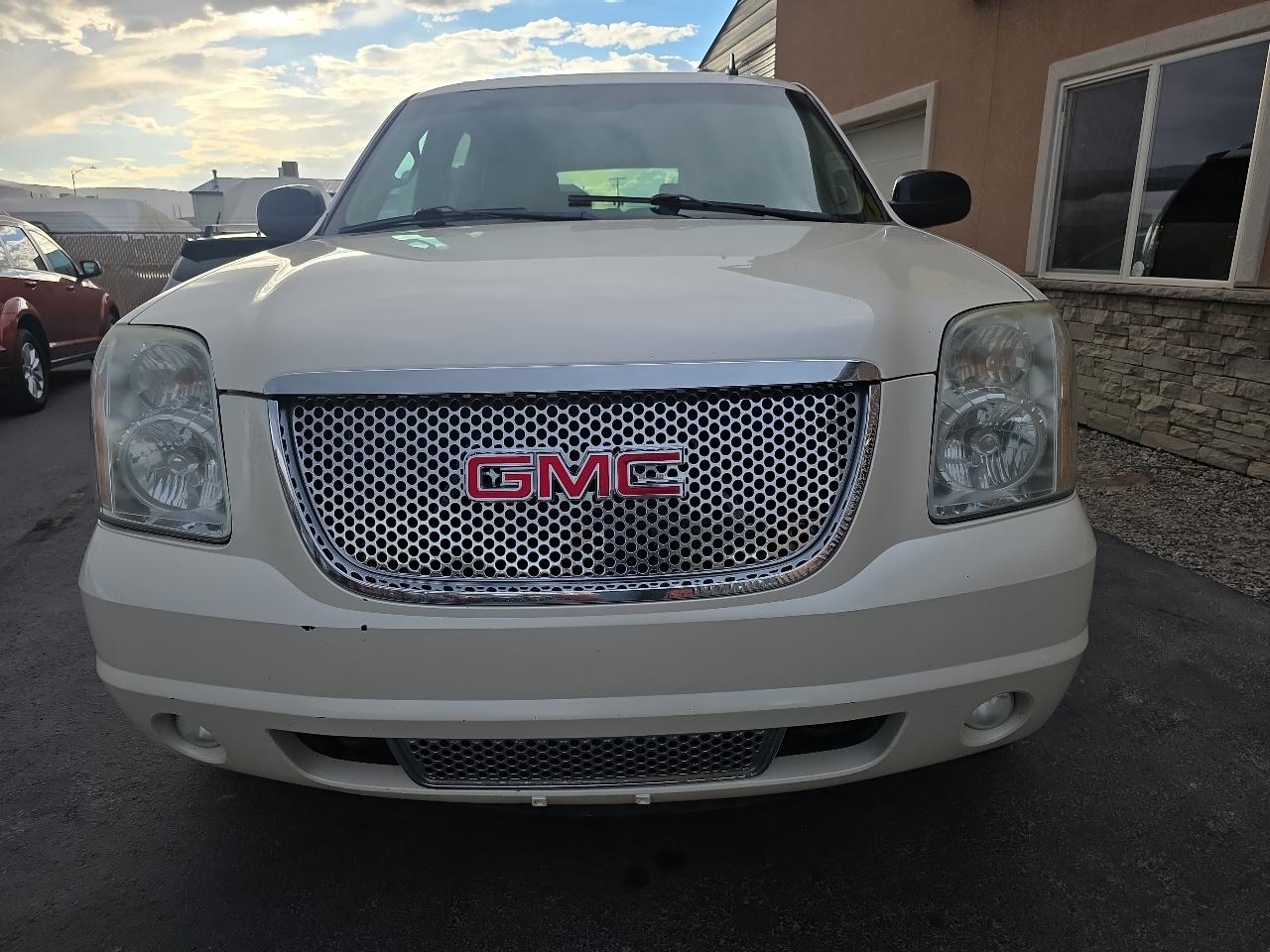 GMC Yukon XL AWD 4dr Denali 2014