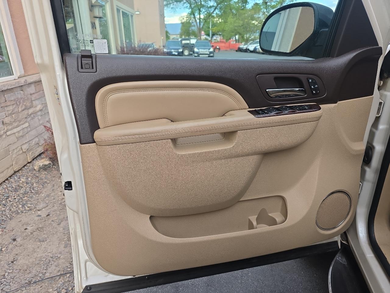 GMC Yukon XL AWD 4dr Denali 2014