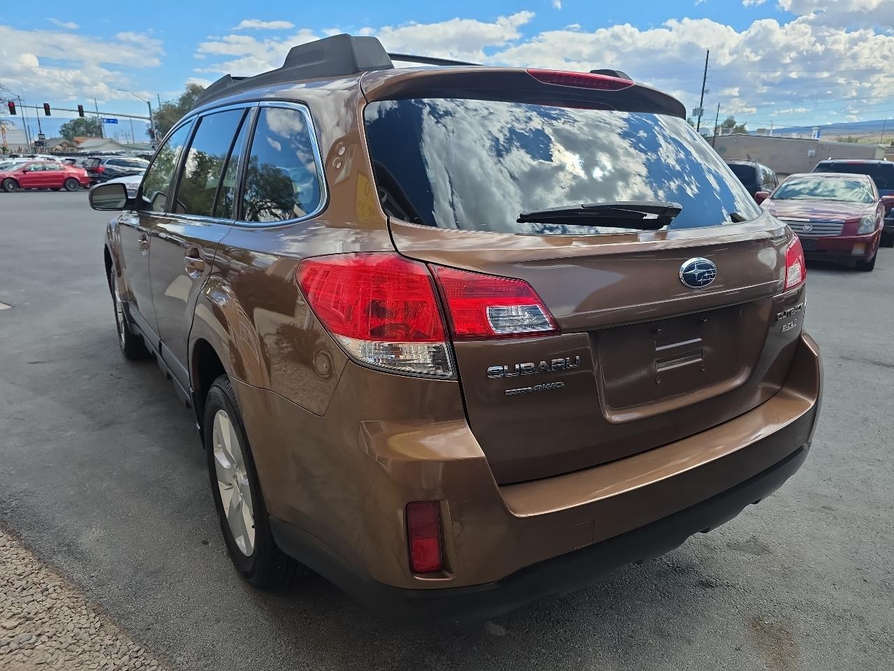 Subaru Outback 4dr Wgn H4 Auto 2.5i Premium 2013