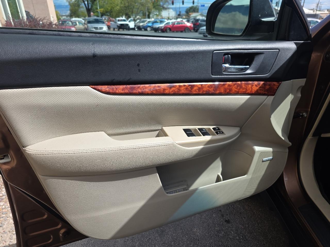 Subaru Outback 4dr Wgn H4 Auto 2.5i Premium 2013