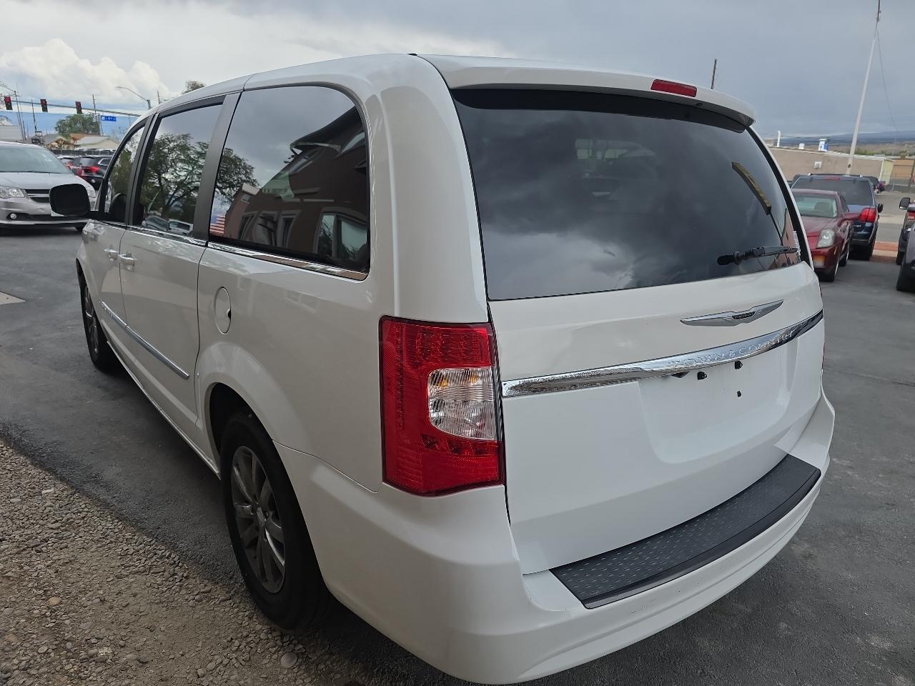 Chrysler Town & Country 4dr Wgn S 2016