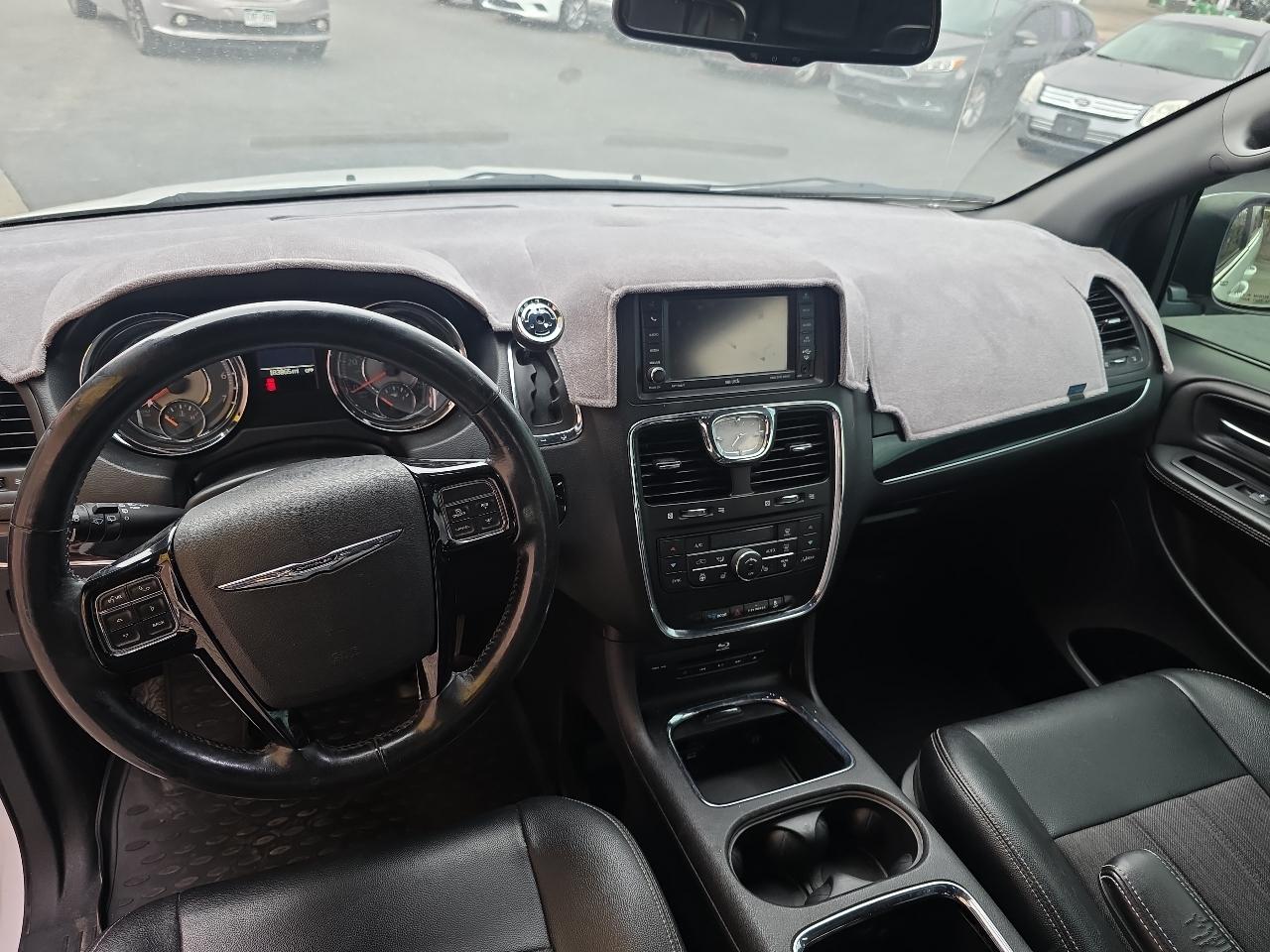 Chrysler Town & Country 4dr Wgn S 2016
