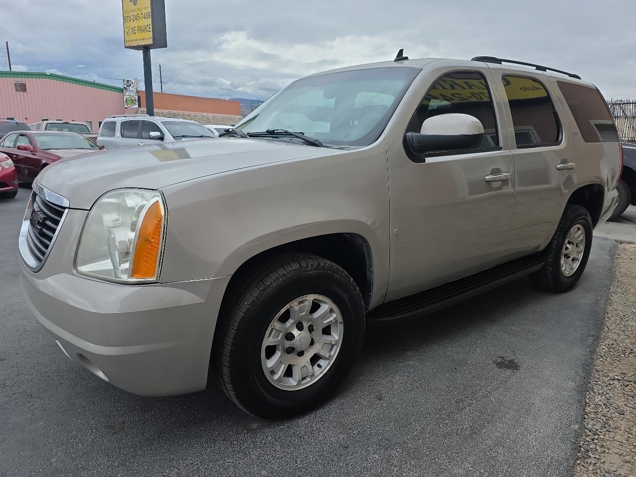 GMC Yukon photo 2
