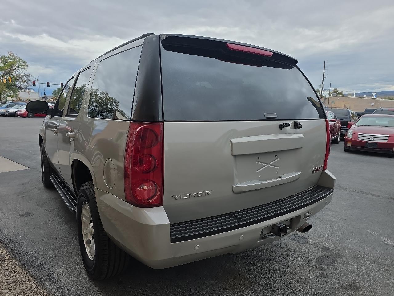 GMC Yukon photo 3