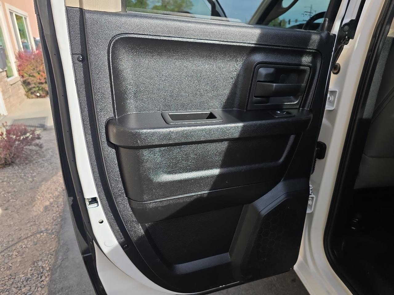 RAM 1500 4WD Quad Cab 140.5" Tradesman 2013
