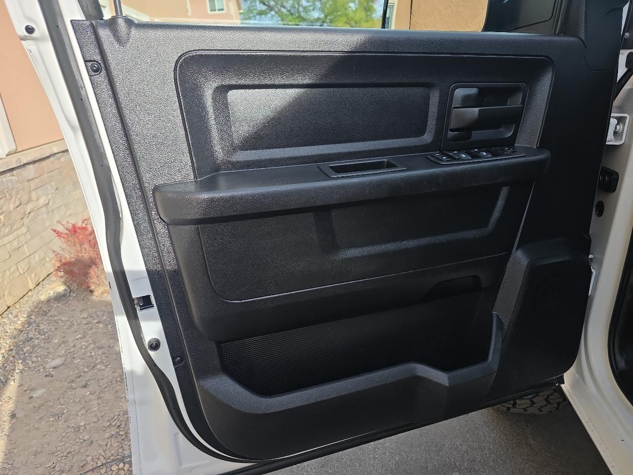RAM 1500 4WD Quad Cab 140.5" Tradesman 2013