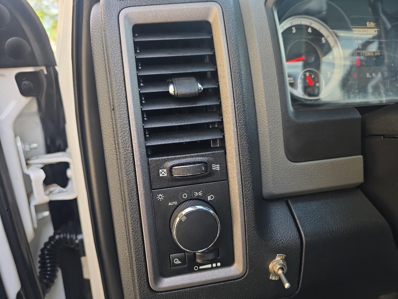 RAM 1500 4WD Quad Cab 140.5" Tradesman 2013