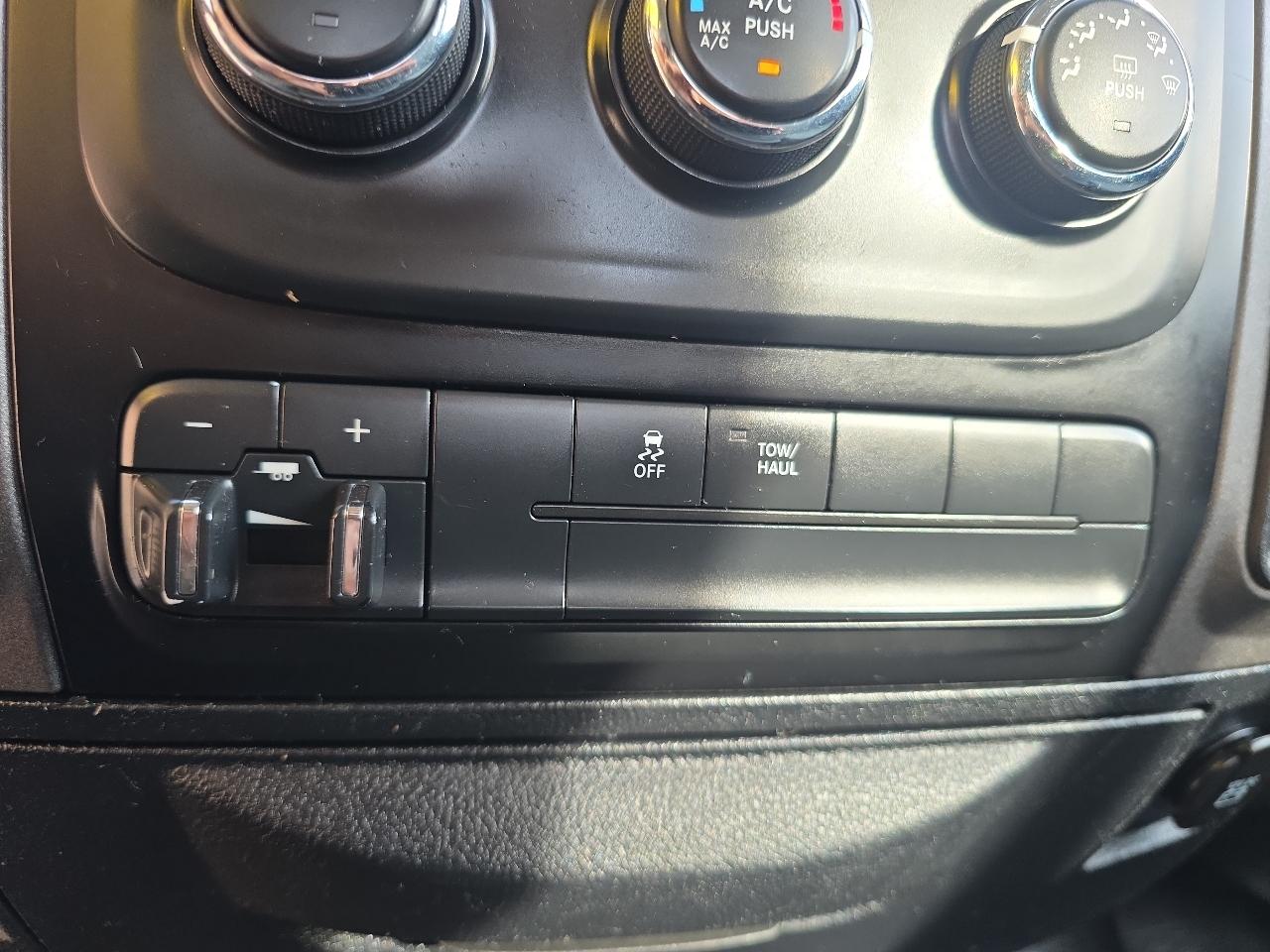 RAM 1500 4WD Quad Cab 140.5" Tradesman 2013