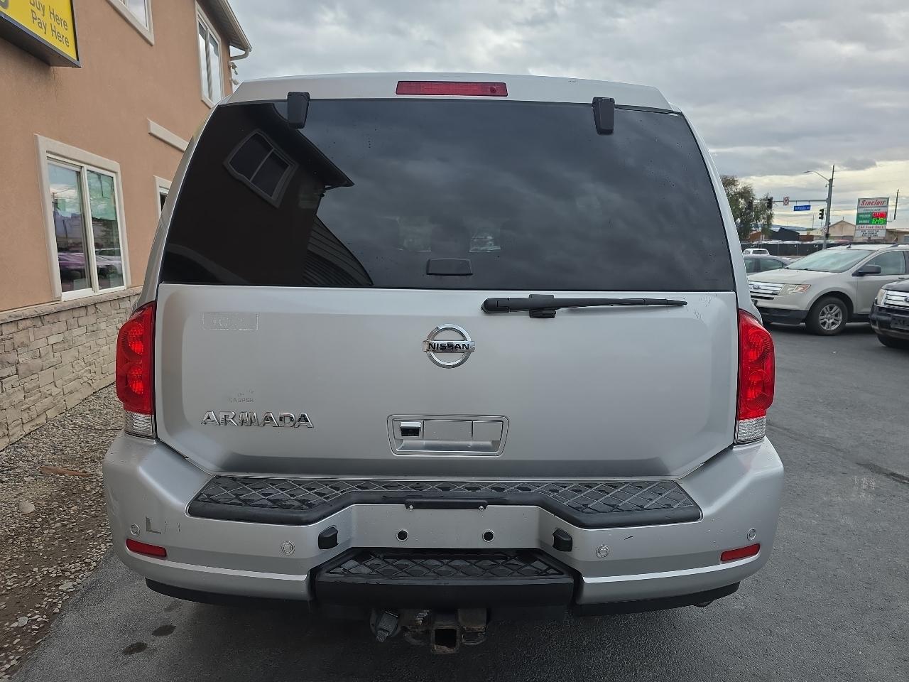 Nissan Armada 4WD 4dr SV 2012