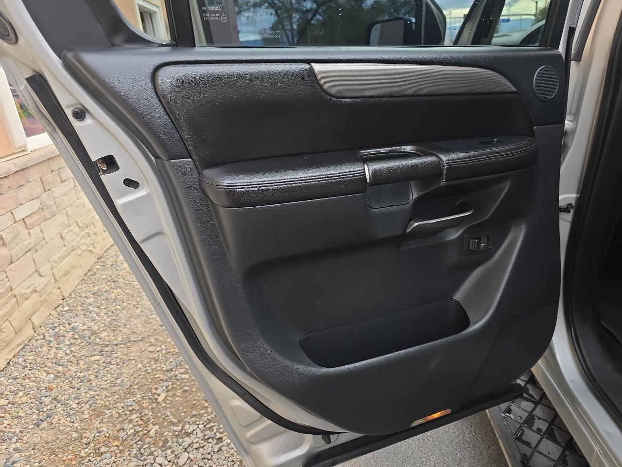 Nissan Armada 4WD 4dr SV 2012