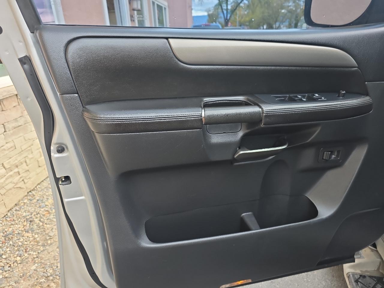 Nissan Armada 4WD 4dr SV 2012