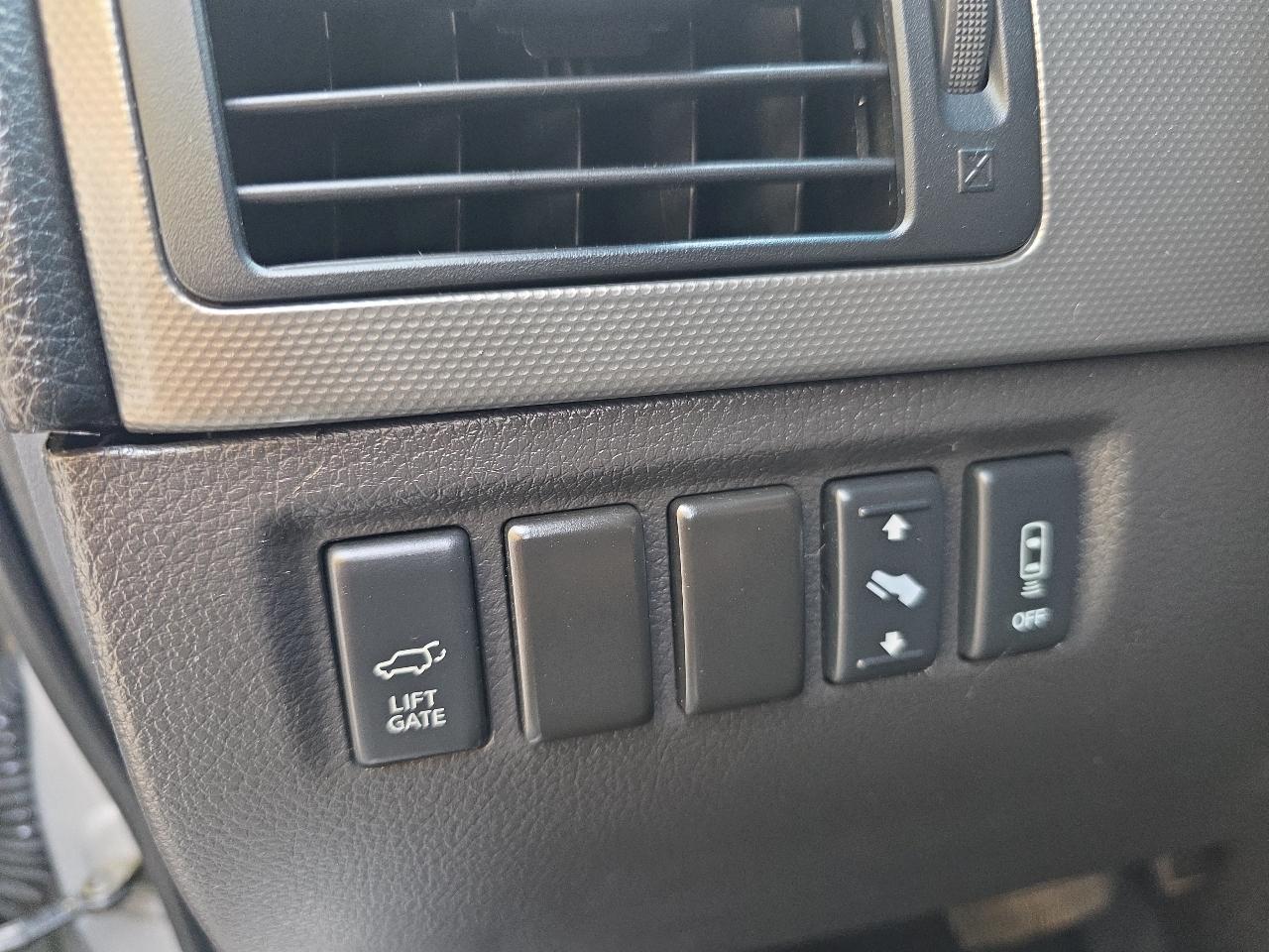 Nissan Armada 4WD 4dr SV 2012
