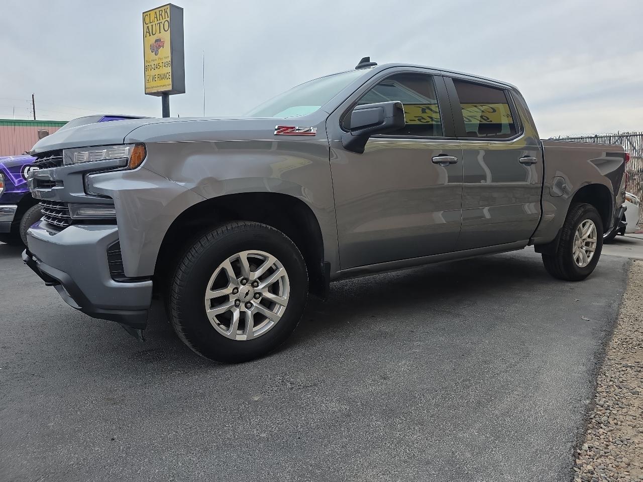 Chevrolet Silverado photo 2