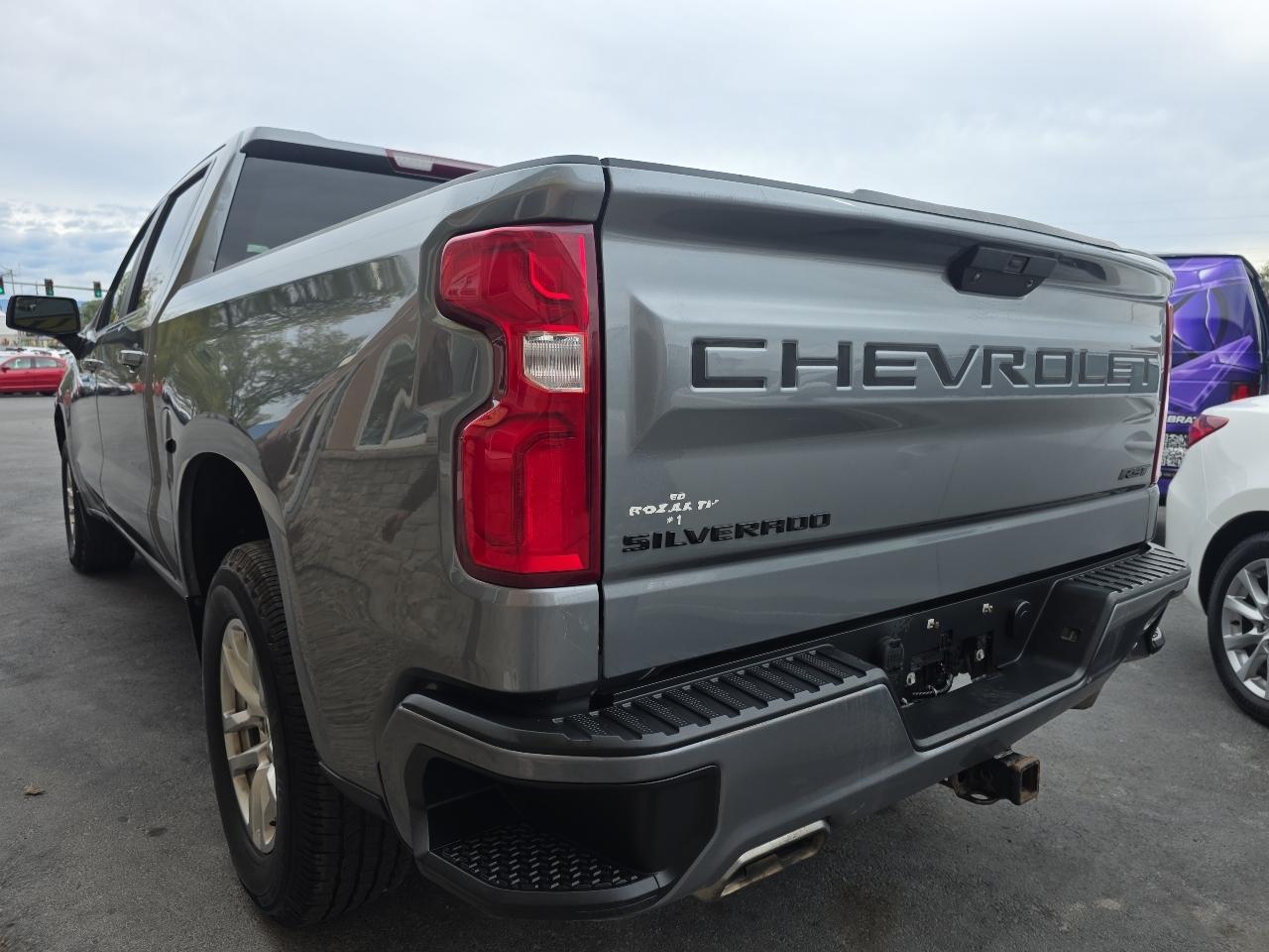 Chevrolet Silverado photo 3