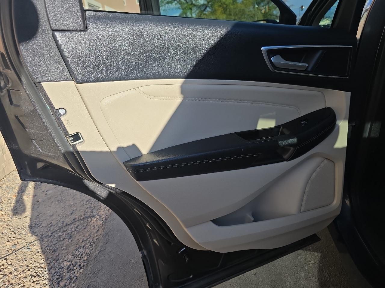 Ford Edge photo 11