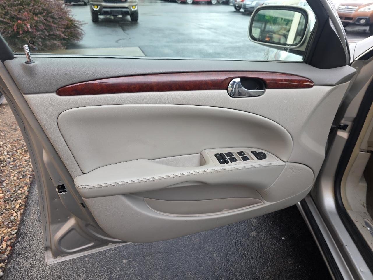 Buick Lucerne 4dr Sdn CX 2006