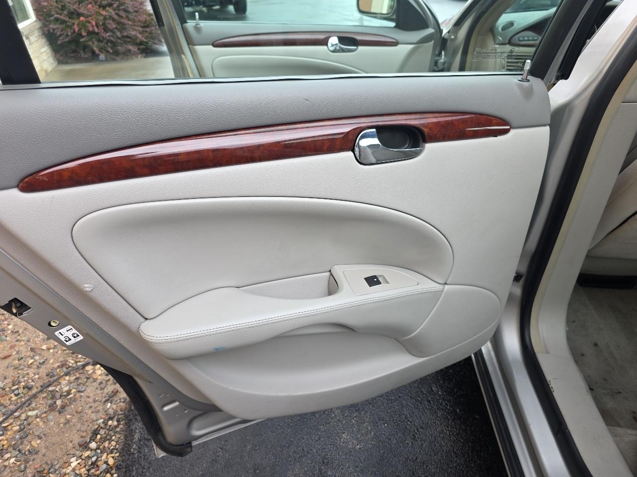 Buick Lucerne 4dr Sdn CX 2006