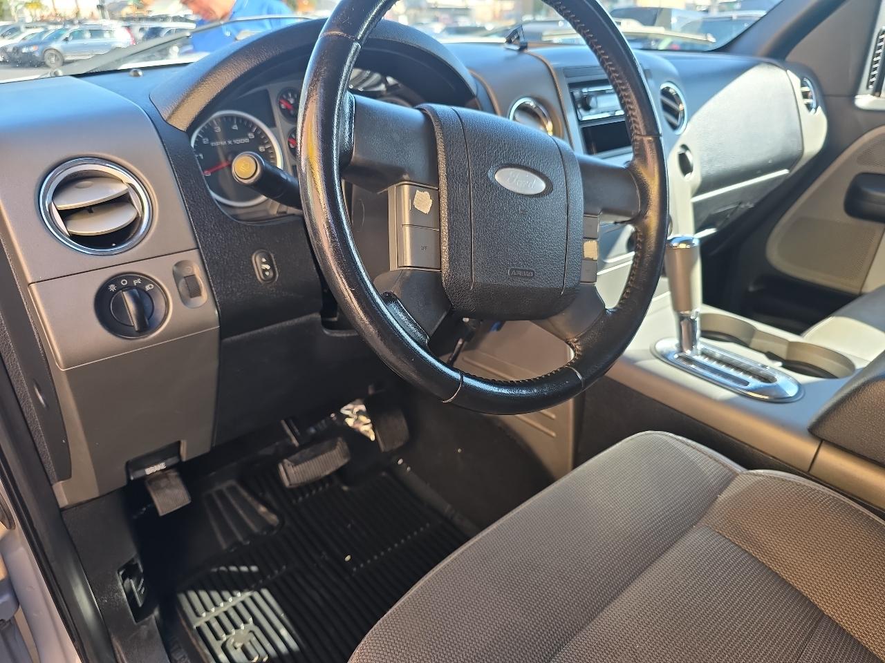 Ford F-150 Supercab 145" XLT 4WD 2005