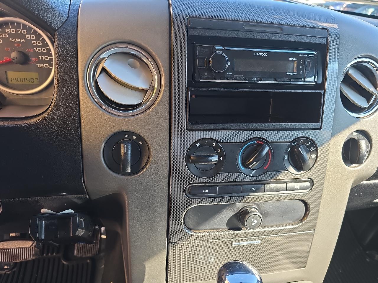 Ford F-150 Supercab 145" XLT 4WD 2005
